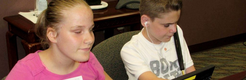 2 student customers using computers